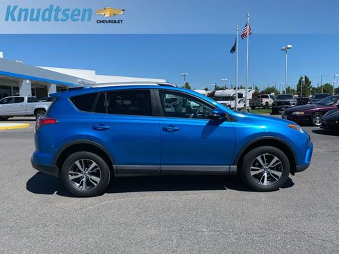 Used 2017 Toyota RAV4 XLE AWD/4WD image 8
