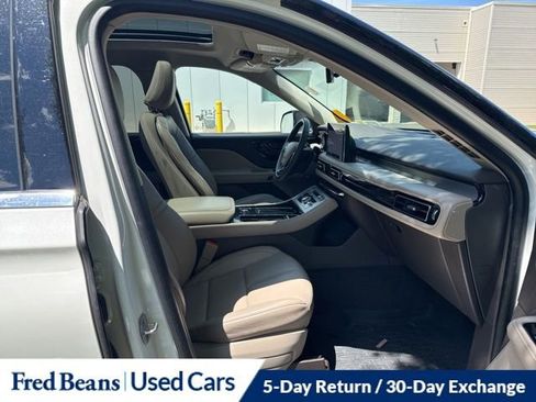 Used 2023 Lincoln Aviator AWD w/ Premium Package image 19