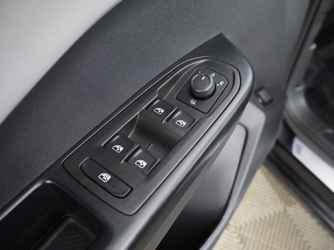 Used 2023 Volkswagen Taos SE w/ Panoramic Sunroof Package image 38