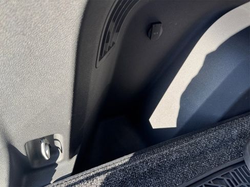 Used 2024 Volkswagen Atlas Cross Sport SEL Premium R-Line image 19