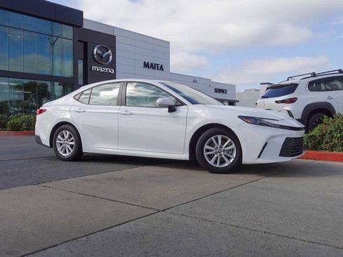 Used 2025 Toyota Camry LE FWD image 4