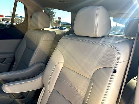 Used 2023 GMC Acadia Denali w/ Denali Ultimate Package image 19