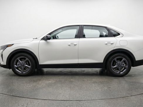 Used 2025 Kia K4 LXS image 5