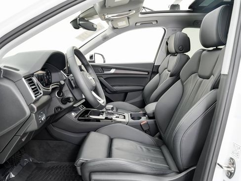 Certified 2025 Audi Q5 2.0T Premium Plus w/ Premium Plus Package image 6