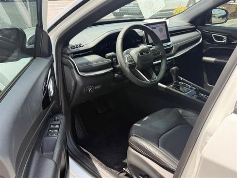 Used 2024 Jeep Compass Limited w/ Driver Assist Group I AWD/4WD image 9