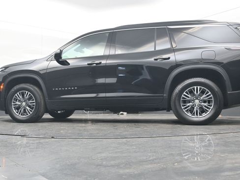 Used 2025 Chevrolet Traverse LT image 26