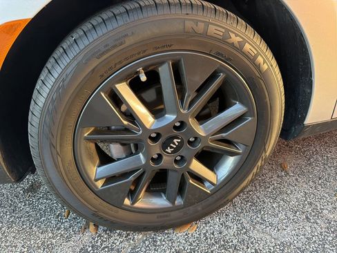 Used 2021 Kia Soul EX image 7