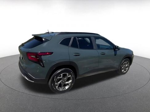 Used 2025 Chevrolet Trax LT w/ LT Convenience Package image 14