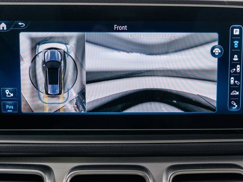 Used 2024 Mercedes-Benz GLS 450 4MATIC image 18