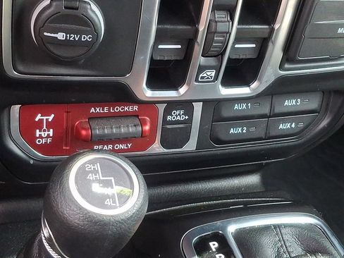 Used 2024 Jeep Wrangler Unlimited Sport AWD/4WD image 25