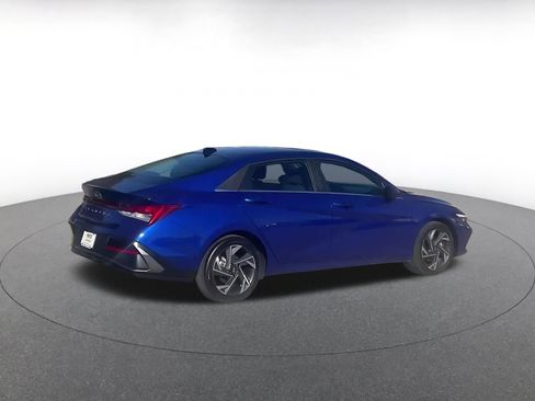 Used 2025 Hyundai Elantra SEL image 16