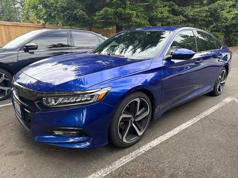 Used 2018 Honda Accord Sport image 2