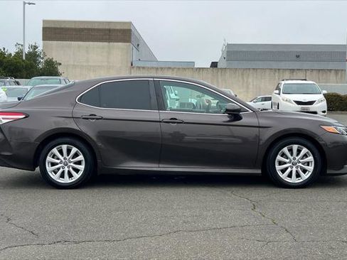 Certified 2018 Toyota Camry LE image 6