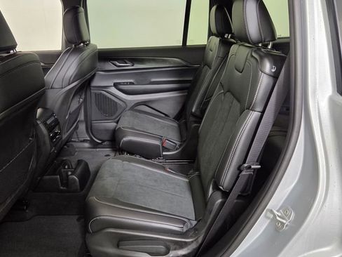 New 2025 Jeep Grand Cherokee L Altitude image 30