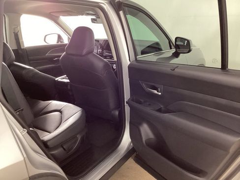 Used 2025 Toyota Grand Highlander AWD Hybrid image 19