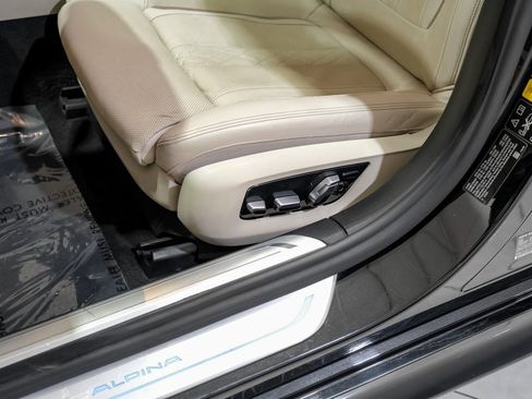 Used 2021 BMW ALPINA B7 xDrive image 31