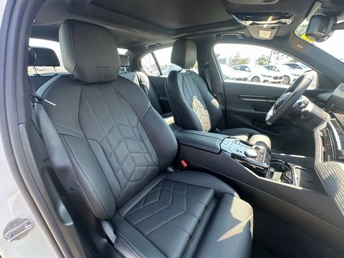 Certified 2025 BMW 530i w/ Premium Package image 19