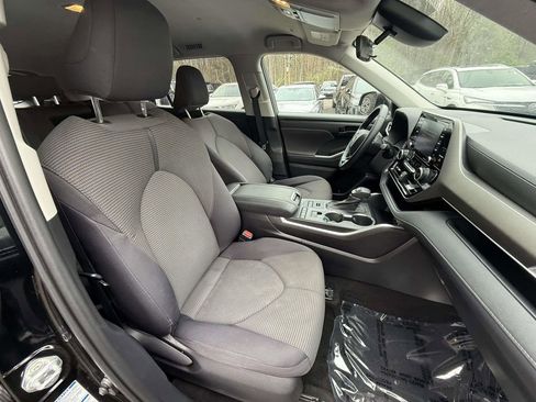 Used 2021 Toyota Highlander LE image 10