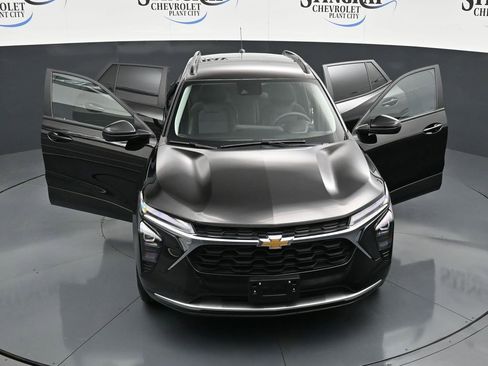 Used 2025 Chevrolet Trax LT image 25