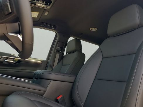 New 2026 Chevrolet Suburban LT w/ Comfort Package RWD image 29