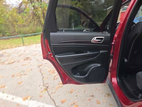 Used 2012 Jeep Grand Cherokee Laredo w/ Laredo E Group image 19