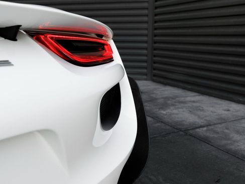 Used 2015 Porsche 918 Spyder image 38