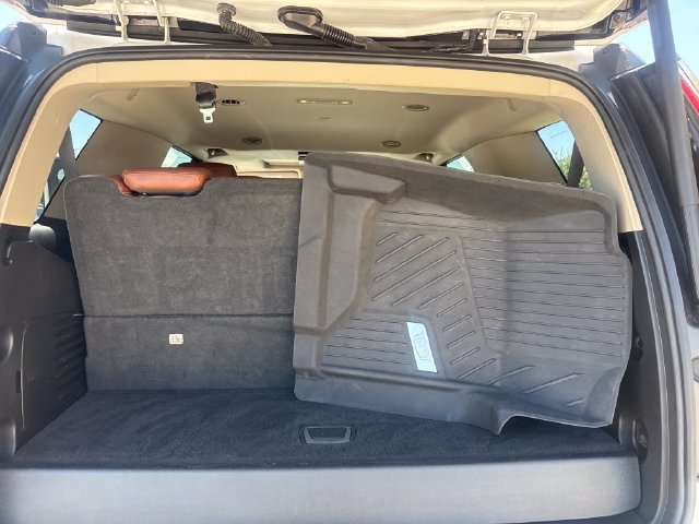 Used 2019 Cadillac Escalade Premium Luxury AWD/4WD image 17