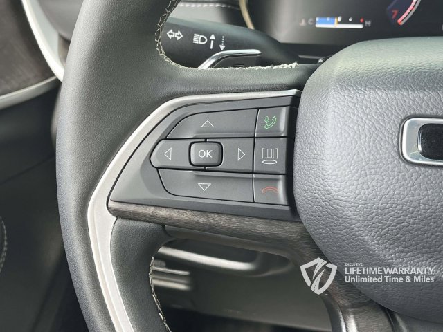 Used 2025 Jeep Grand Cherokee L Limited AWD/4WD image 34