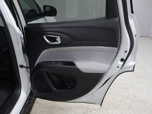 Certified 2022 Jeep Compass Latitude AWD/4WD image 21