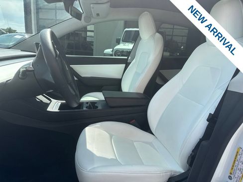Used 2022 Tesla Model Y Long Range AWD/4WD image 16