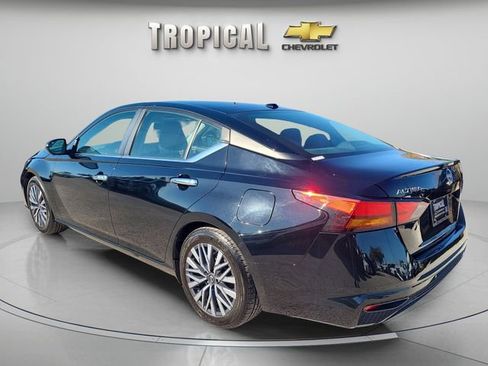 Used 2024 Nissan Altima 2.5 SV image 3