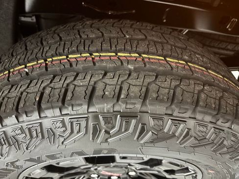 New 2026 GMC Canyon Elevation w/ Convenience Package image 7