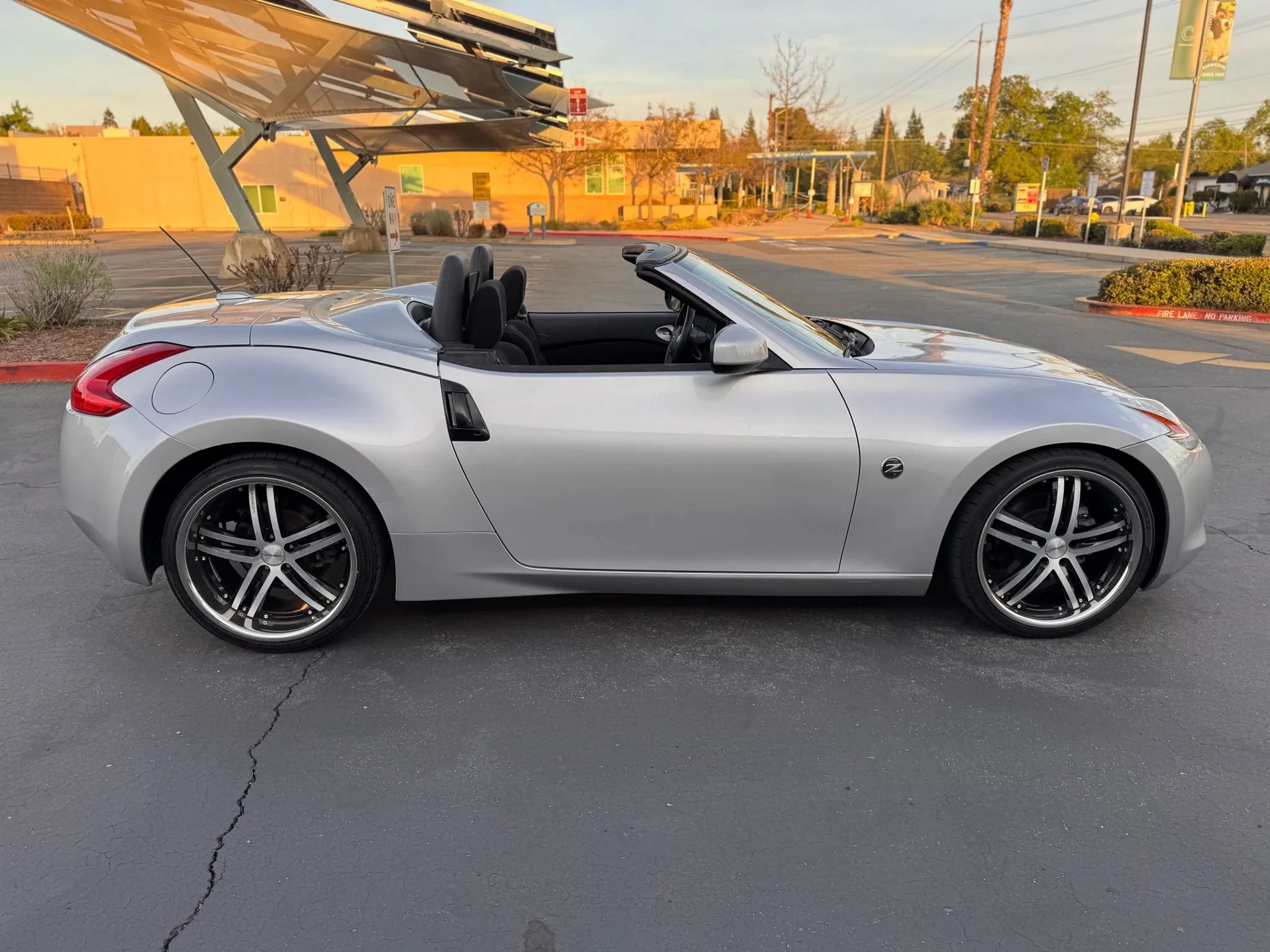 Used 2012 Nissan 370Z Roadster RWD image 24