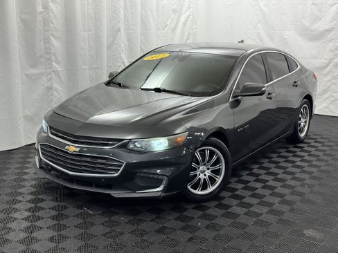 Used 2017 Chevrolet Malibu LT w/ Driver Confidence Package image 2