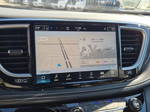 New 2026 Chrysler Pacifica Select image 30