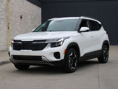 Used 2025 Kia Seltos S image 2