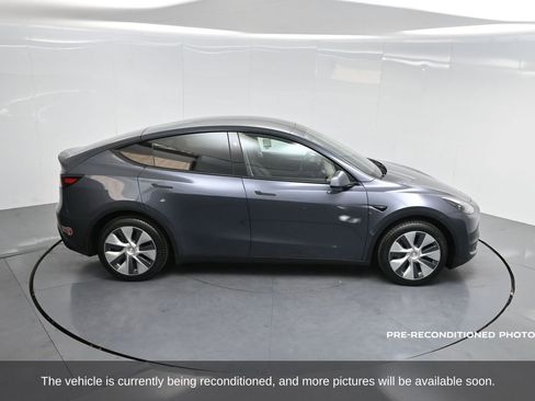 Used 2023 Tesla Model Y 2WD image 49