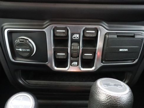 Used 2019 Jeep Wrangler Unlimited Sport S AWD/4WD image 16