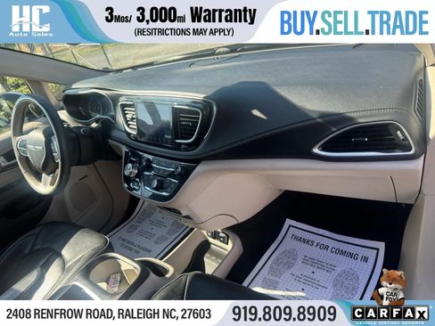 Used 2017 Chrysler Pacifica Limited FWD image 22
