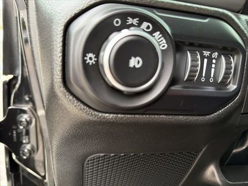 Used 2022 Jeep Wrangler Unlimited Sahara image 20