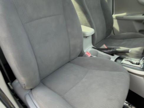 Used 2010 Toyota Corolla image 41