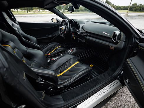 Used 2012 Ferrari 458 Italia Coupe RWD image 54