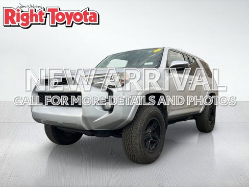 Certified 2016 Toyota 4Runner SR5 AWD/4WD image 1