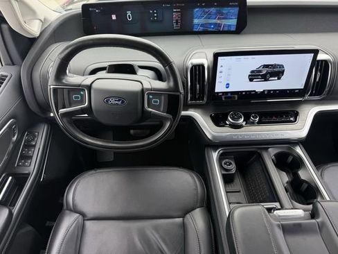 Used 2025 Ford Expedition Max Platinum image 14