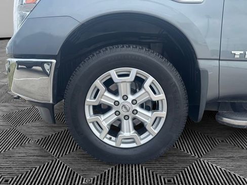 Used 2017 Nissan Titan SL image 12