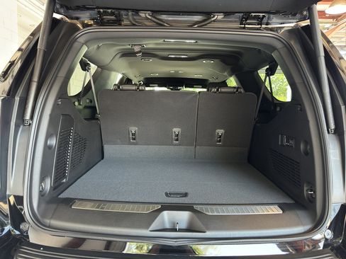 New 2025 Chevrolet Suburban Premier image 30