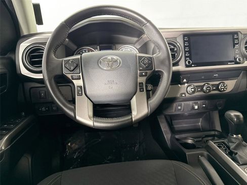 Used 2020 Toyota Tacoma SR5 RWD image 28