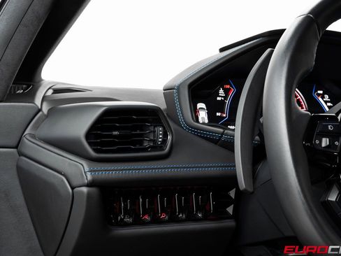 Used 2023 Lamborghini Huracan EVO image 25
