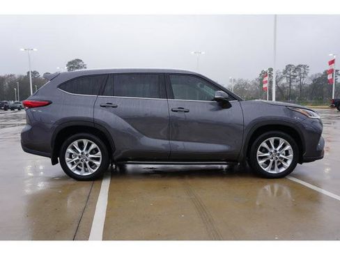 Certified 2021 Toyota Highlander Limited AWD/4WD image 12