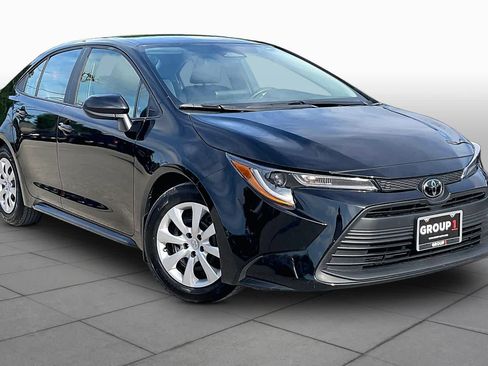 Used 2025 Toyota Corolla LE FWD image 3